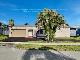 1041 NW 89th Terrace in Pembroke Pines, FL - Building Photo