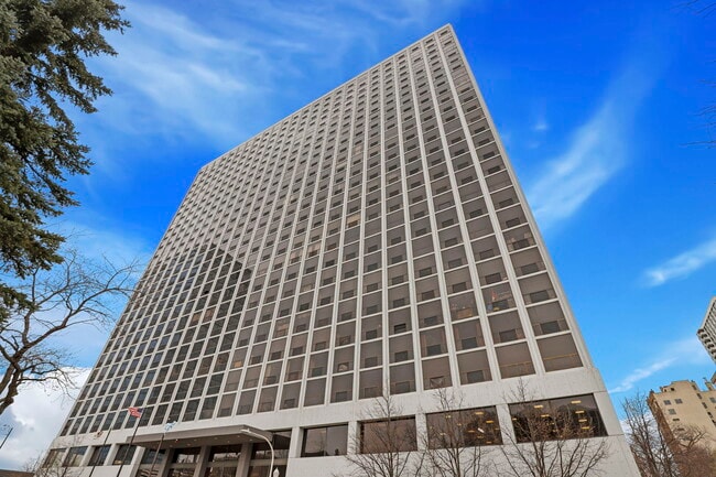 property at 4343 N Clarendon Ave