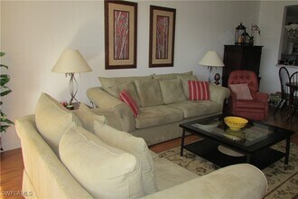 3051 Horizon Ln in Naples, FL - Foto de edificio - Building Photo