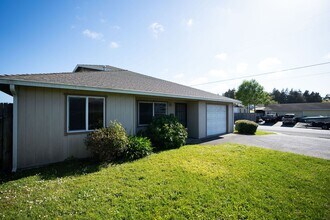 3651 E St-Unit -3651 in Eureka, CA - Foto de edificio - Building Photo