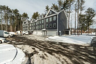 Bayberry Commons- 3 Bedroom 2.5 Bath Townh... in Rochester, NH - Foto de edificio - Building Photo