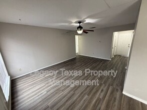 110 Glen Rose Ave in Cleburne, TX - Building Photo - Building Photo