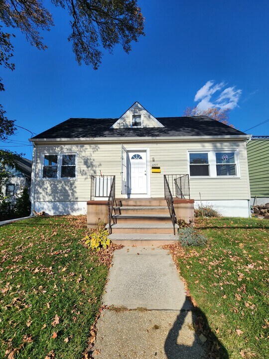 1711 Heck Ave in Neptune, NJ - Foto de edificio