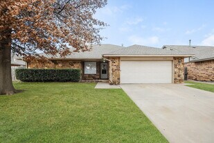 4109 Windward Way in Yukon, OK - Building Photo