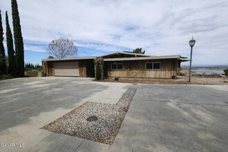 145 Lakeview Dr in Palmdale, CA - Building Photo - Building Photo