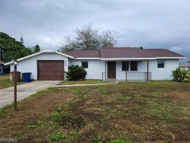 112 Kerr Cir in Lehigh Acres, FL - Building Photo