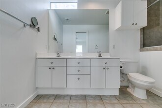 1194 Carson Ave in Las Vegas, NV - Building Photo - Building Photo