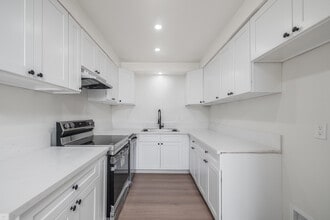 Peninsula Villas in Rancho Palos Verdes, CA - Building Photo - Interior Photo