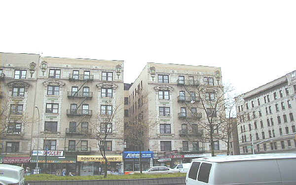 3915 Broadway in New York, NY - Building Photo