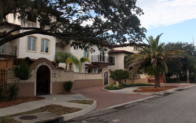 Maddalena Townhomes in Tampa, FL - Foto de edificio - Building Photo