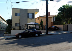 821-825 Victor Ave in Inglewood, CA - Foto de edificio - Building Photo