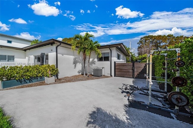 3531 SW 1st Ave in Miami, FL - Foto de edificio - Building Photo