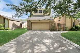 11527 Mulholland Dr in Stafford, TX - Building Photo