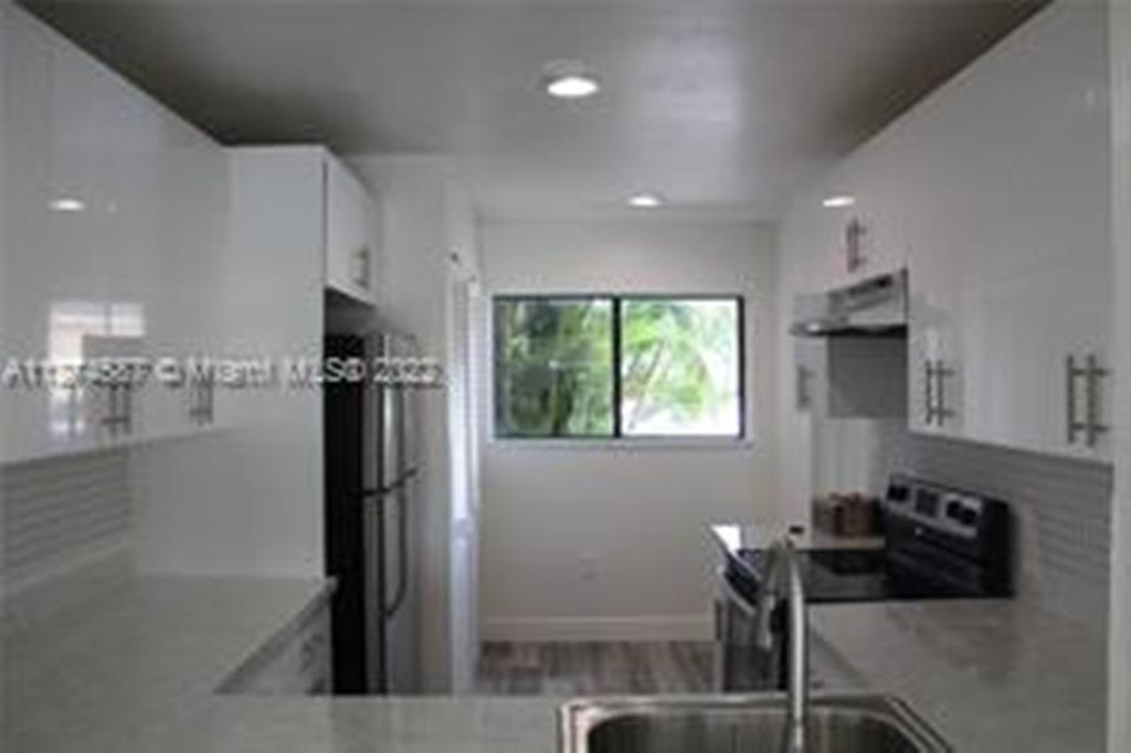 9472 Palm Cir S in Pembroke Pines, FL - Building Photo