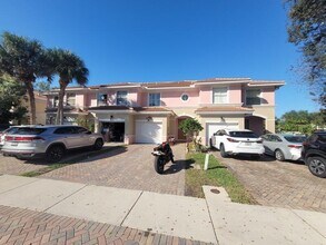 303 Seminole Palms Dr in Greenacres, FL - Building Photo - Building Photo