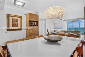 6365 Collins Ave, Unit # 1702 in Miami Beach, FL - Foto de edificio - Building Photo