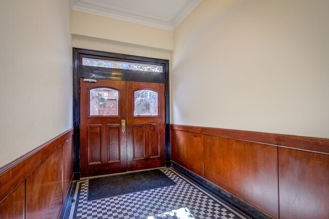 321 Tappan St in Brookline, MA - Building Photo - Building Photo