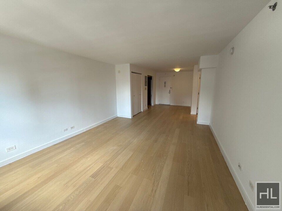 East 39th Street in New York, NY - Building Photo