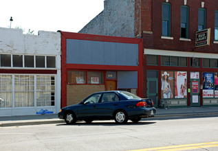 818 N Kansas Ave in Topeka, KS - Foto de edificio - Building Photo