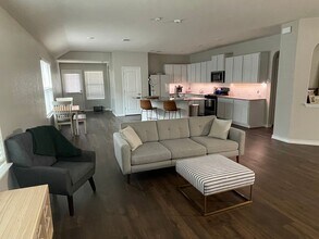 129 Garden Emerald in San Antonio, TX - Building Photo - Building Photo