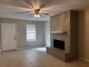 3009 Manor Ln in Huntsville, TX - Building Photo - Building Photo