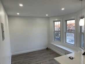 7856 76th St, Unit 2fl in Glendale, NY - Foto de edificio - Building Photo