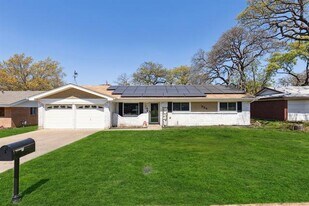 724 Edgehill Dr in Hurst, TX - Building Photo