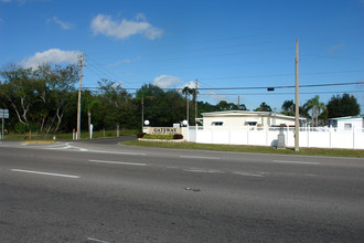 Gateway Mobile Home Park in St. Petersburg, FL - Foto de edificio - Building Photo