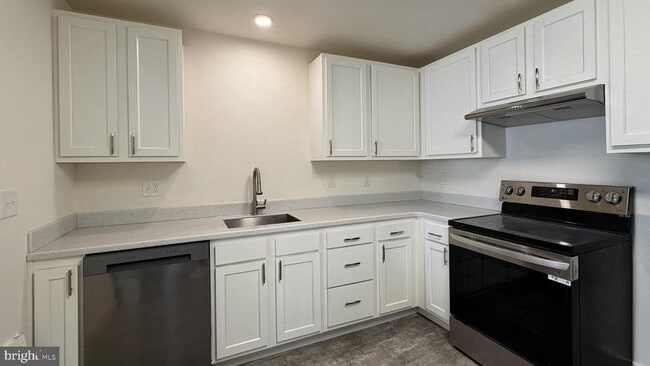 property at 139 ROOSEVELT Blvd