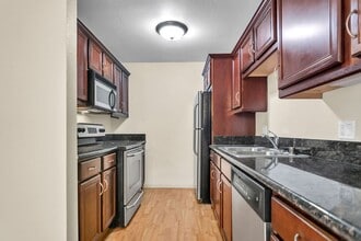 5252 Orange Ave in San Diego, CA - Building Photo - Building Photo