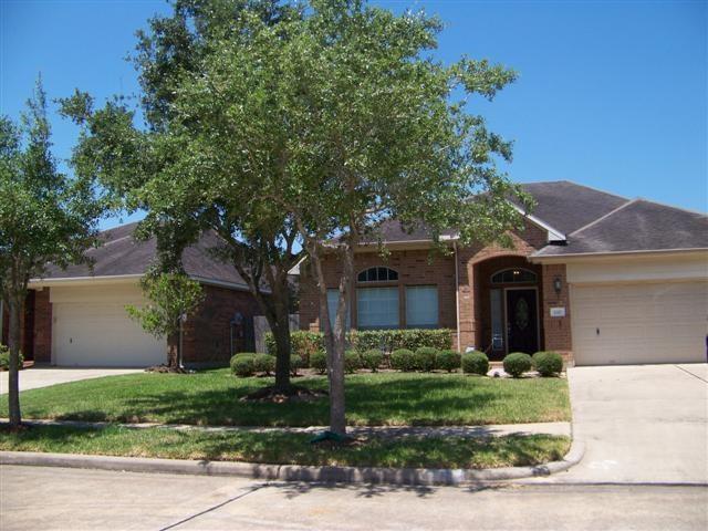 1110 Foxland Chase St in Sugar Land, TX - Building Photo