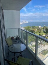 244 Biscayne Blvd, Unit 1405 in Miami, FL - Building Photo - Building Photo