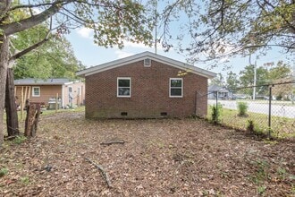 1001 N King Ave in Dunn, NC - Building Photo - Building Photo