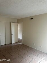 10425 Ashwood Dr in El Paso, TX - Building Photo - Building Photo