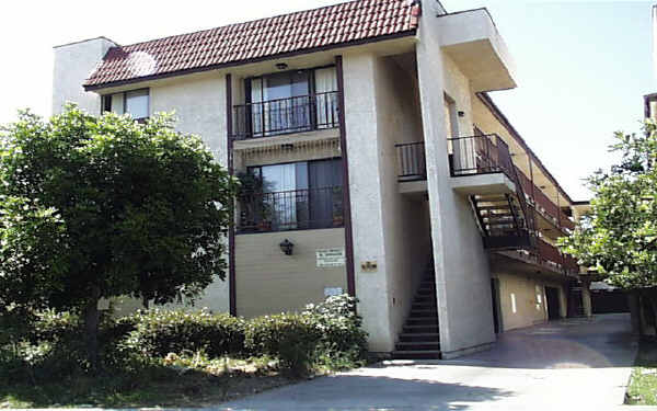 1366 E Garfield Ave in Glendale, CA - Foto de edificio - Building Photo