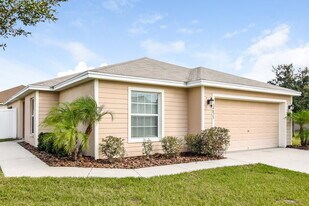 34835 Redding Ln in Zephyrhills, FL - Building Photo