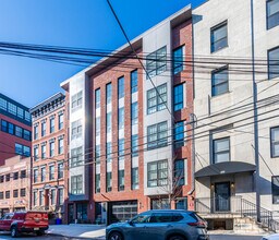 326 Grand St in Hoboken, NJ - Foto de edificio - Building Photo