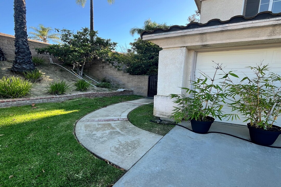 1453 Rancho Hills Dr in Chino Hills, CA - Building Photo