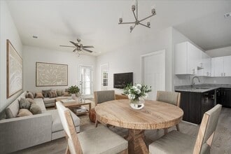 The Apex Luxury Apartments in Tifton, GA - Foto de edificio - Interior Photo