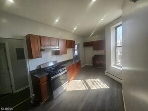 150 Broad St, Unit 3C in Newark, NJ - Building Photo - Building Photo