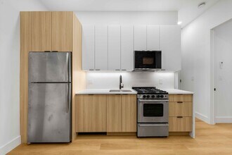 425 W 57th St in New York, NY - Foto de edificio - Building Photo