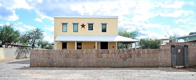 property at 1040 E Halcyon Rd