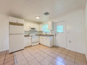 3075 Floweva St in Palm Springs, FL - Building Photo - Building Photo