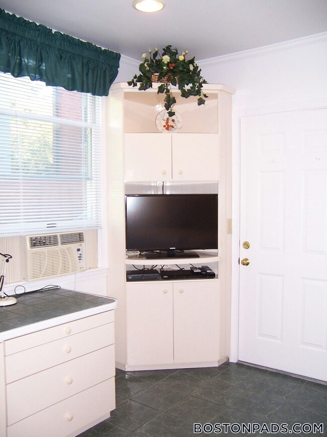 79 Harvey St, Unit 2 in Cambridge, MA - Building Photo - Building Photo