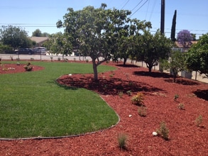 16180 Washington St in Riverside, CA - Foto de edificio - Building Photo