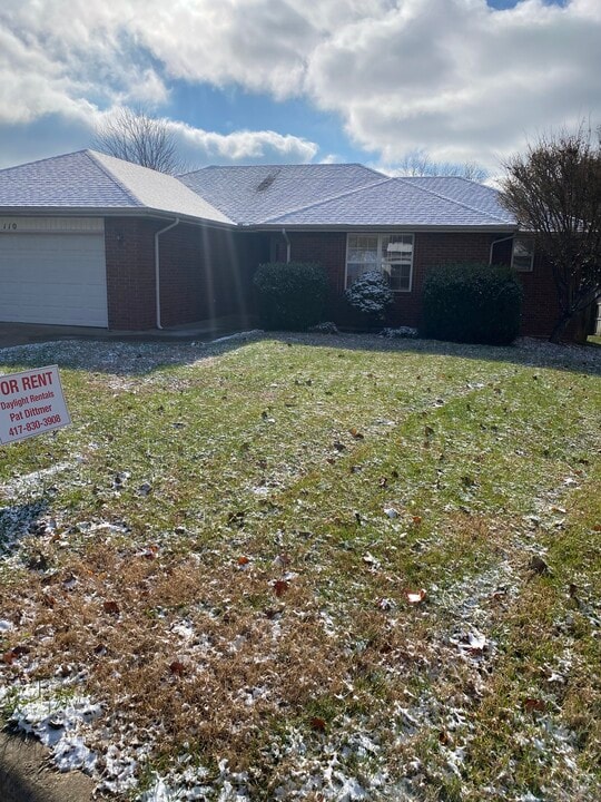 110 E Church Hill Ct in Nixa, MO - Building Photo