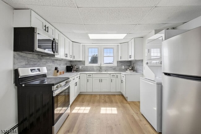 14 Walton Way in Hopatcong, NJ - Building Photo - Building Photo