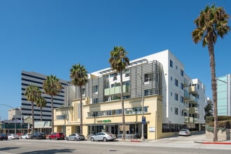 VRS Arrezo Apartments LLC in Santa Monica, CA - Building Photo - Building Photo