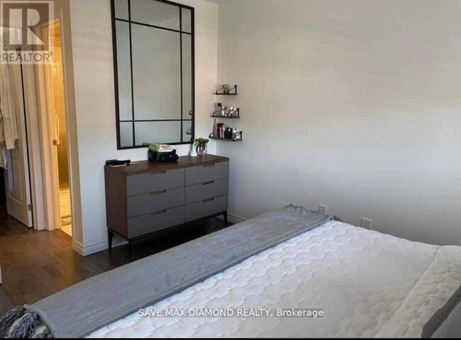 10 Minlow Way in Aurora, ON - Building Photo - Building Photo