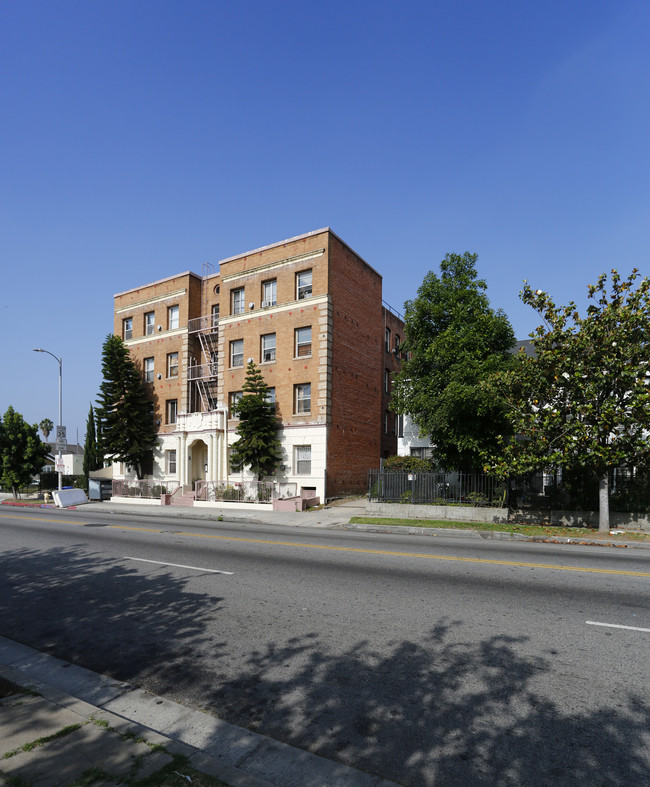 La Wiltona Apartments - Spacious and Full ... in Los Angeles, CA - Building Photo - Building Photo